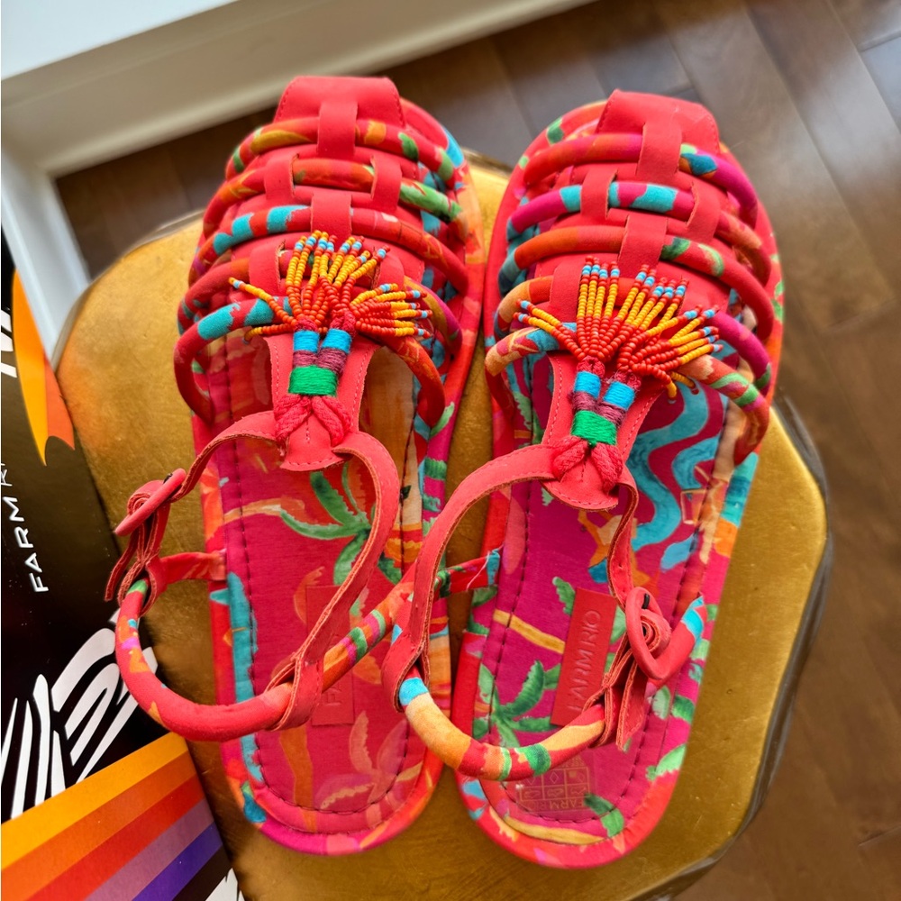 NWT Farm Rio Tropical Tube Strap Sandal Size 10, with box and dust bag